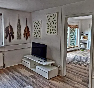 TV/Unterhaltungsangebot in der Unterkunft Stilvolles Studio mit Terrasse und Stellplatz