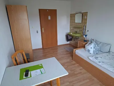 Ein Bett oder Betten in einem Zimmer der Unterkunft Gästezimmer Hagenschieß