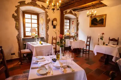 Ein Restaurant oder anderes Speiselokal in der Unterkunft Landhotel der Schafhof Amorbach