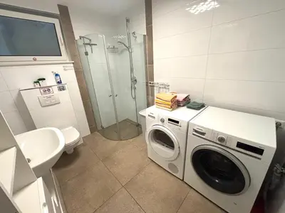 Ein Badezimmer in der Unterkunft Unterkunft im Untergeschoss Platz für bis zu 4 Personen