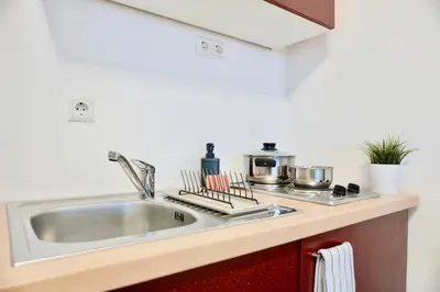 Grundriss der Unterkunft 2 separate Apartments direkt in der City mit privaten Stellplätzen max 1,65m Höhe und 1,8m Breite für bis zu 8 Personen