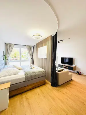 Ein Bett oder Betten in einem Zimmer der Unterkunft NIRO I Design City Apartment, Wellness, Infrarotkabine, Parkplatz, TV