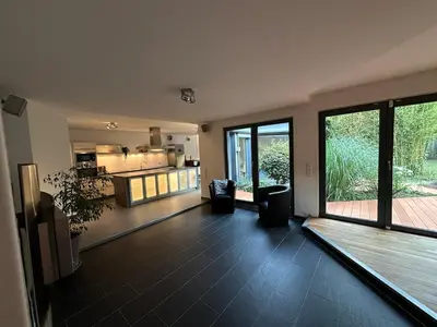 Küche/Küchenzeile in der Unterkunft Design-Ferienhaus mit Garten, Kino & 5 Schlafzimmern