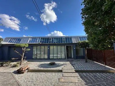 Das Gebäude in dem sich die Villa befindet