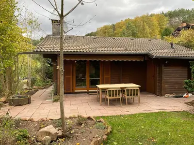 Ein Garten an der Unterkunft Ruhige Hütte mit toller Aussicht