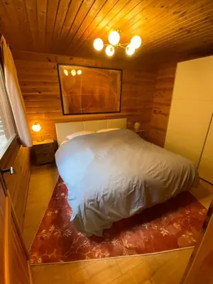 Ein Bett oder Betten in einem Zimmer der Unterkunft Ruhige Hütte mit toller Aussicht