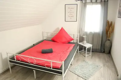 Ein Bett oder Betten in einem Zimmer der Unterkunft Ferienwohnung Ferienhaus Wörrstadt