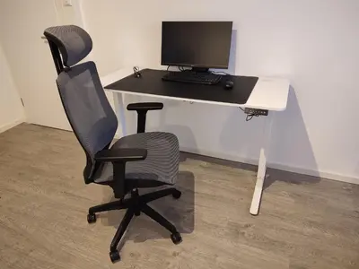 TV/Unterhaltungsangebot in der Unterkunft Bruchsal Business Apartment - Schreibtisch - Smart-TV