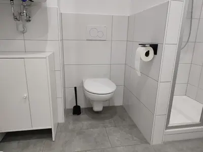 Ein Badezimmer in der Unterkunft Bruchsal Business Apartment - Schreibtisch - Smart-TV
