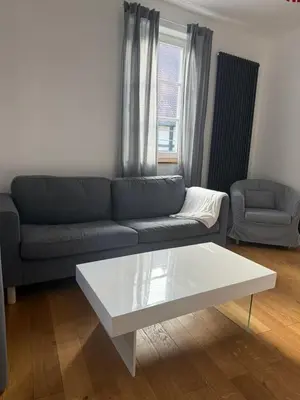 Ein Sitzbereich in der Unterkunft Rosenbalkon