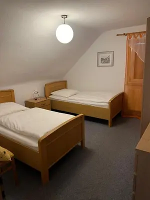 Ein Bett oder Betten in einem Zimmer der Unterkunft Ferienwohnung Monteurwohnung Heinrich