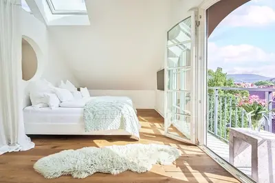 Ein allgemeiner Bergblick oder ein Berglick von des Hotels aus