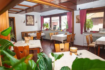 Ein Restaurant oder anderes Speiselokal in der Unterkunft WHG Lamm