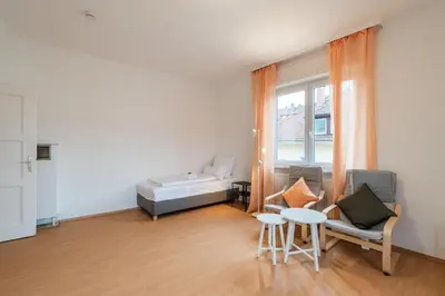 Ein Bett oder Betten in einem Zimmer der Unterkunft 7-Einzelbetten-3-Zimmer-Zentrum-Pforzheim