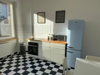 Küche/Küchenzeile in der Unterkunft 6 Einzelbetten - 4 Zimmer - eigener PARKPLATZ - Balkon