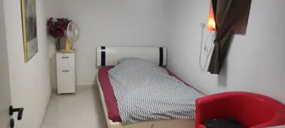 Ein Bett oder Betten in einem Zimmer der Unterkunft Einzelne Zimmer mit Gemeinschaft Dusche