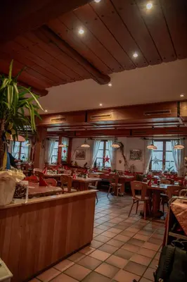 Ein Restaurant oder anderes Speiselokal in der Unterkunft Pension Hubertushof