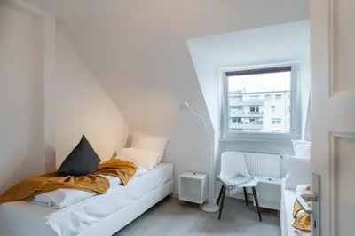 Ein Bett oder Betten in einem Zimmer der Unterkunft 2 Zimmer Dachstudio Apartment mit 4 Einzelbetten