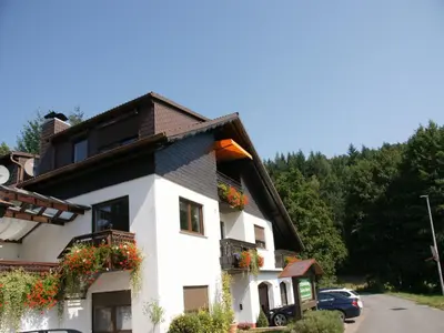 Das Gebäude in dem sich die Ferienwohnung befindet