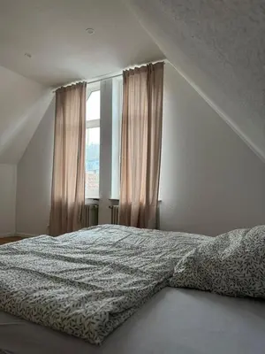 Ein Bett oder Betten in einem Zimmer der Unterkunft Zweistöckige Wohnung im weissen Lamm