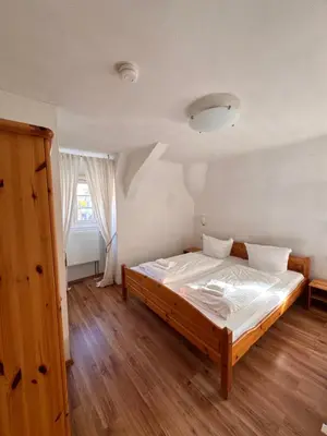 Ein Bett oder Betten in einem Zimmer der Unterkunft Gasthaus & Pension Grüner Baum Eberbach
