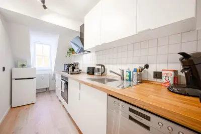 Küche/Küchenzeile in der Unterkunft Zentrale Altbauwohnung am Barockschloss
