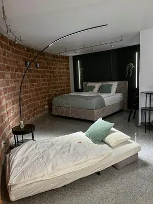 Ein Bett oder Betten in einem Zimmer der Unterkunft Ein Traum im Turm, historischer Wasserturm Worms