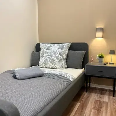 Live-In Room 6
