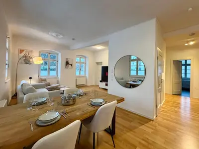 Ein Sitzbereich in der Unterkunft LudwigsHome Apartmenthaus - Einzelapartments mit kostenfreiem Parkplatz, WLAN, voll ausgestatteter Küche