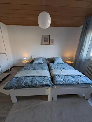 Ein Bett oder Betten in einem Zimmer der Unterkunft Ferienwohnung am Kurpark
