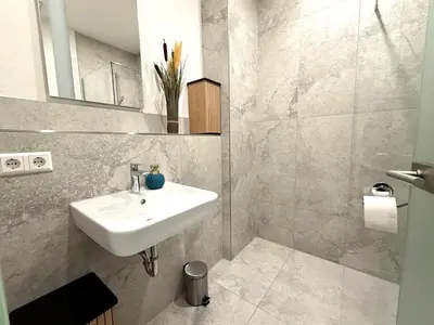 Ein Badezimmer in der Unterkunft NEU Goldstadt Urban Suite - City Apartament Schlössle Pforzheim