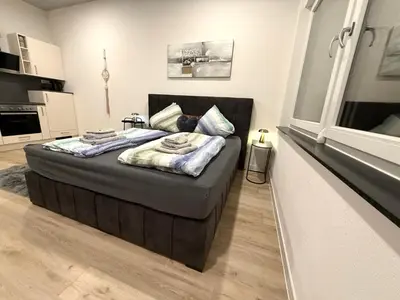 Ein Bett oder Betten in einem Zimmer der Unterkunft NEU Goldstadt Urban Suite - City Apartament Schlössle Pforzheim