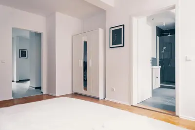Ein Bett oder Betten in einem Zimmer der Unterkunft Moderne 2 Zimmer Wohnung im Herzen von Karlsruhe 64m2 2 OG