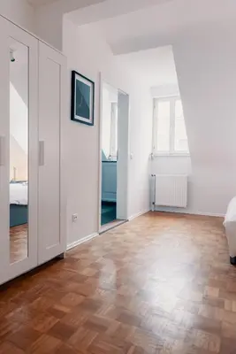 Ein Bett oder Betten in einem Zimmer der Unterkunft Moderne 2 Zimmer Wohnung im Herzen von Karlsruhe 64m2 2 OG