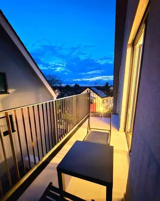 Ein Balkon oder eine Terrasse in der Unterkunft Modernes, neu eingerichtetes Apartment in Top Lage Nahe Autobahn, S Bahn und Stadtzentrum