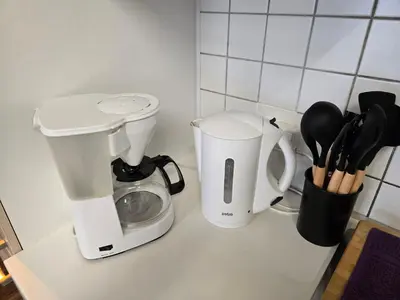 Kaffee-/Teezubehör in der Unterkunft Ferienwohnung Nähe Flughafen