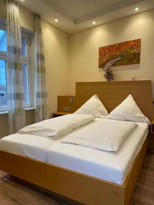 Ein Bett oder Betten in einem Zimmer der Unterkunft Gasthaus zur krone