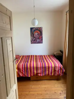 Ein Bett oder Betten in einem Zimmer der Unterkunft Gemütliches Gästezimmer in charmantem Einfamilienhaus