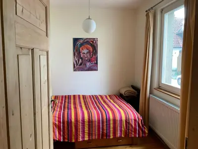 Ein Bett oder Betten in einem Zimmer der Unterkunft Gemütliches Gästezimmer in charmantem Einfamilienhaus