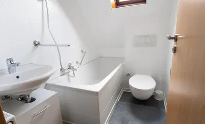 Ein Badezimmer in der Unterkunft G-Living Louis-Hentges32 City & Work Apartment