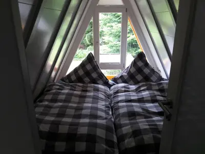 Ein Bett oder Betten in einem Zimmer der Unterkunft Holiday Home Freistehendes Nurdachaus im Ferienpark Schellbronn by Interhome