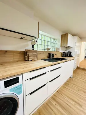 Küche/Küchenzeile in der Unterkunft Luxuriöse & stilvolle Wohnung mit Spa-Bad, Home-Office & Fitnessbereich