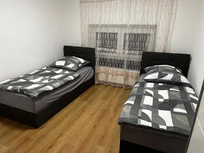 Ein Bett oder Betten in einem Zimmer der Unterkunft KRAICHGAU # 3-ZKB im EG, mit EBK, WLAN, Monteurzimmer, SELF-CHECK-IN