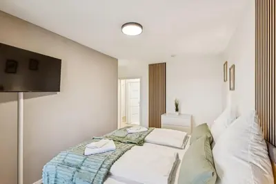 Ein Bett oder Betten in einem Zimmer der Unterkunft Skyview Apartment mit Balkon & Parkplatz