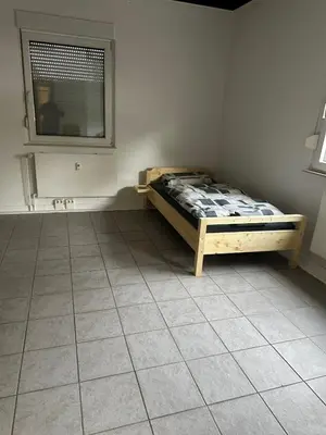 Ein Bett oder Betten in einem Zimmer der Unterkunft Monteurunterkunft in ruhiger Lage, nahe Zentrum