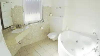 Ein Badezimmer in der Unterkunft Hotel Prinz Carl
