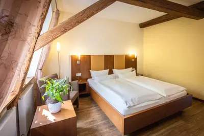 Ein Bett oder Betten in einem Zimmer der Unterkunft Altstadthof Freinsheim