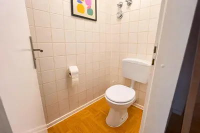 Ein Badezimmer in der Unterkunft stylische 110m2 Wohnung in Top Lage mit Balkon und 2 Schlafzimmern für bis zu 6 Personen sowie kostenloser Parkgarage max 1,65m Höhe und 1,8m Breite