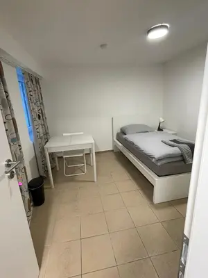 Ein Bett oder Betten in einem Zimmer der Unterkunft Haus Zum Bacchus Privates Einzelzimmer nahe Bahnhof Römisches Theater, Mainz