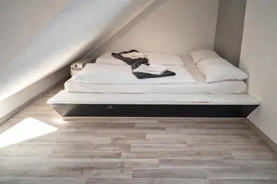 Ein Bett oder Betten in einem Zimmer der Unterkunft Urban Stay Karlsruhe Akademie frieden apartments